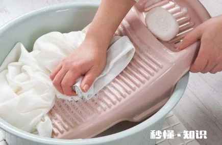 夏天衣服汗味洗了还有怎么办 夏天洗衣服怎么去汗味