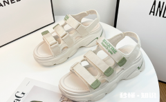 凉鞋走路的时候有带气的声音怎么回事 凉鞋走路有声音怎么解决