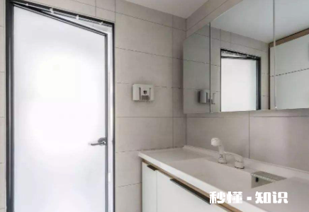 厕所双层玻璃门怎么换玻璃 卫生间门用单层玻璃还是双层玻璃