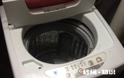 洗衣机洗完应该盖上还是打开 洗衣机用完开盖多久