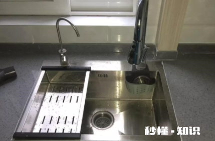 不锈钢水槽漏水口缝隙用什么胶粘 水槽边漏水用什么方法可以修补