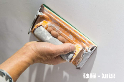 已经有墙纸了怎么翻新 墙纸翻新需要把墙全部铲掉吗