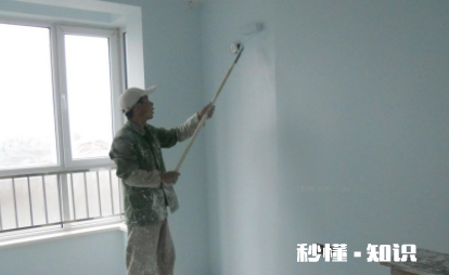 已经有墙纸了怎么翻新 墙纸翻新需要把墙全部铲掉吗