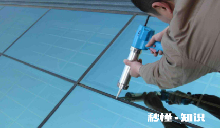 窗户打了玻璃胶多久能开窗 窗户打玻璃胶打外面还是里面