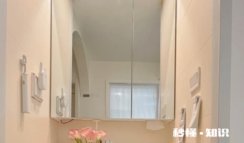 镜柜玻璃坏了怎么换玻璃 镜柜玻璃下面发黑怎么处理