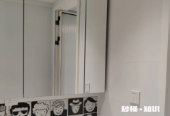 镜柜玻璃坏了怎么换玻璃 镜柜玻璃下面发黑怎么处理