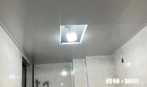 热水器安装是在吊顶前安装还是之后 热水器一半在吊顶里好吗