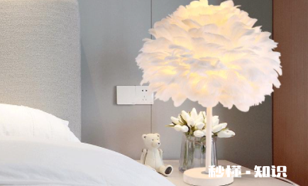 卧室床头灯多高合适 床头灯买多大的