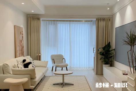 2022年窗帘流行纯色还是拼色 老人为啥说窗帘不用蓝色