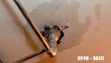 楼上干的但是楼下漏水是什么原因 楼上干的但是楼下漏水维修费谁负责