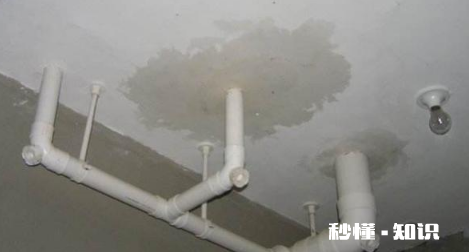 楼上干的但是楼下漏水是什么原因 楼上干的但是楼下漏水维修费谁负责