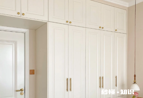 木工打柜子是在铺木地板前还是后 木工打柜子可以做一门到顶吗