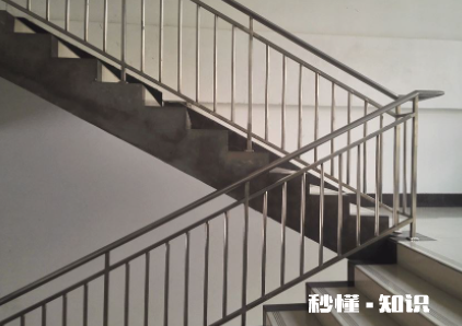 不锈钢扶手生锈了怎么清洗 扶手用木头还是用不锈钢