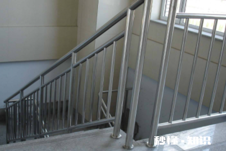 不锈钢扶手生锈了怎么清洗 扶手用木头还是用不锈钢