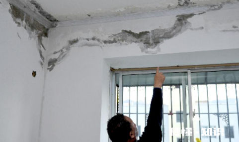 天花板发霉是楼上漏水吗 客厅天花板有霉点是怎么来的