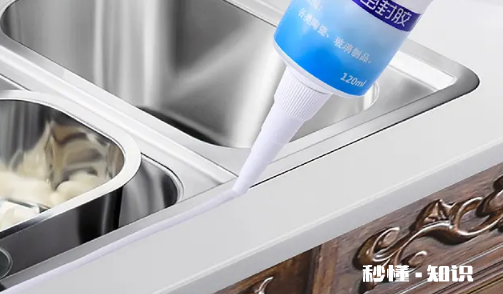 马桶胶干了是硬的还是软的 马桶胶干了之后见水变软了怎么办