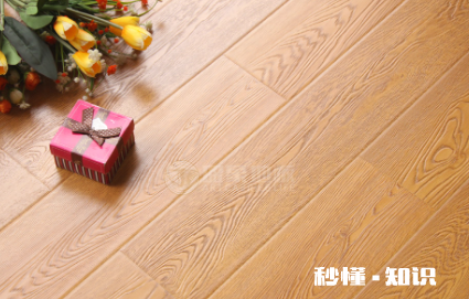 木地板有酸臭味是什么原因 地板酸臭味怎么去除