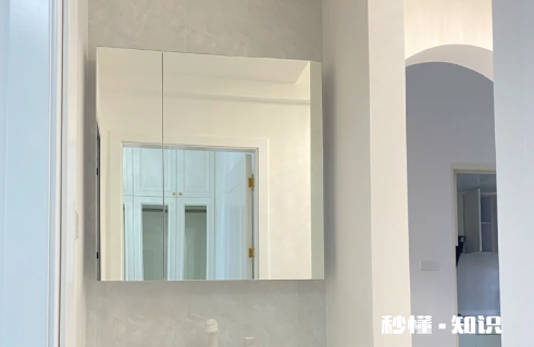 镜柜带毛巾杆好不好 镜柜下面的毛巾杆实用吗