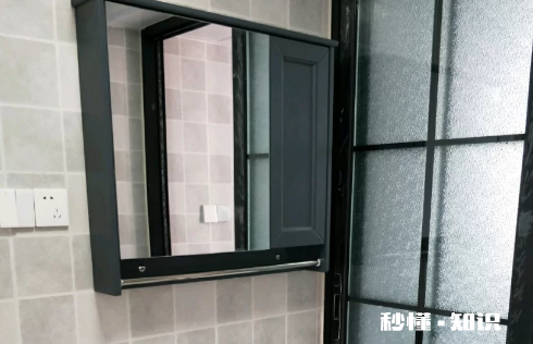 镜柜带毛巾杆好不好 镜柜下面的毛巾杆实用吗