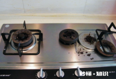 煤气灶进水了还能用吗 煤气灶溢了水打不着火怎么办