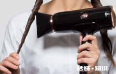 吹风机漏电麻手怎么办 吹风机漏电还能用吗