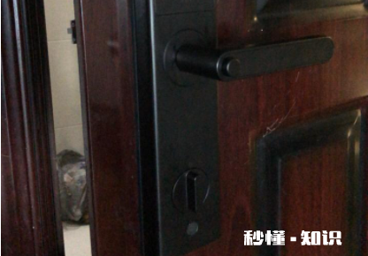 防盗门把手松动怎么调紧 防盗门把手为什么会松