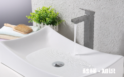 卫生间的瓷盆污垢怎么处理 陶瓷洗手盆发黄清洗小妙招