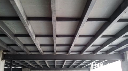 卫生间浴缸太重会压塌楼板吗 2吨水箱放楼顶会压塌吗