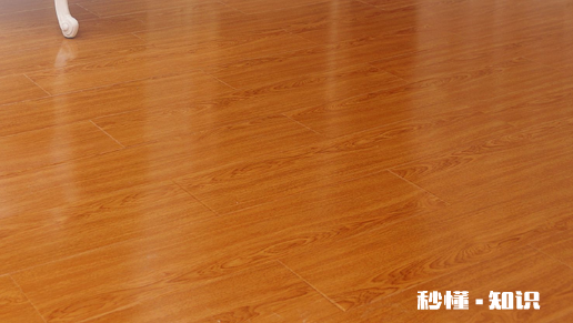 木地板可以用清漆刷吗 刚装修的木地板怎么清洁