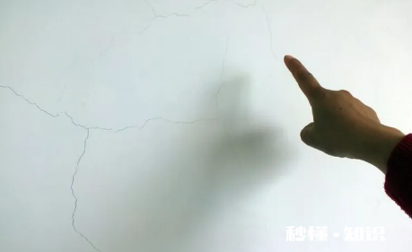 墙面开裂房子会倒吗 墙面开裂可以找物业吗