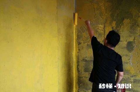 刷墙固前墙面要洒水吗 墙固刷上后多久失效