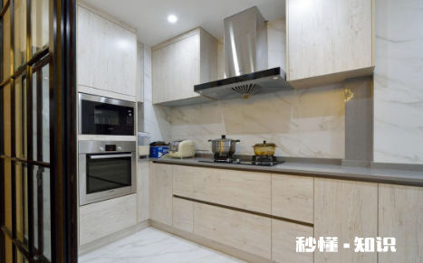 橱柜受潮起鼓怎么修复 厨房橱柜里返潮发霉怎么办