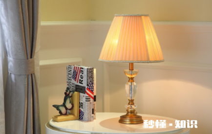 床头台灯放哪面好 床头有灯对人有影响吗