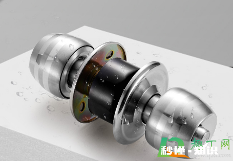 圆头锁反锁了没钥匙怎么打开 圆头锁怎么撬开过程图