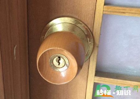 圆头锁反锁了没钥匙怎么打开 圆头锁怎么撬开过程图