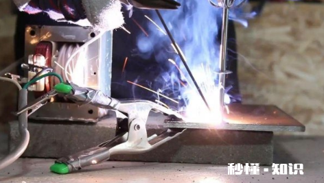 粘焊条是电流大了还是小了 新手焊电焊怎么可以不粘焊条
