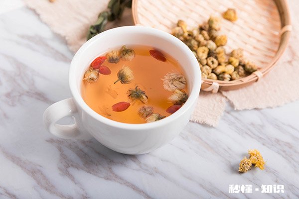 枸杞菊花泡水喝的禁忌 枸杞菊花泡水喝的功效与作用