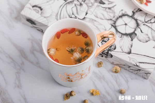 枸杞菊花泡水喝的禁忌 枸杞菊花泡水喝的功效与作用