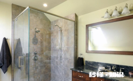 卫生间玻璃坏了一层怎么办 卫生间玻璃突然爆裂原因