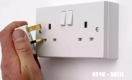 墙上插座进水跳闸了怎么办 插座进水静放多久会干