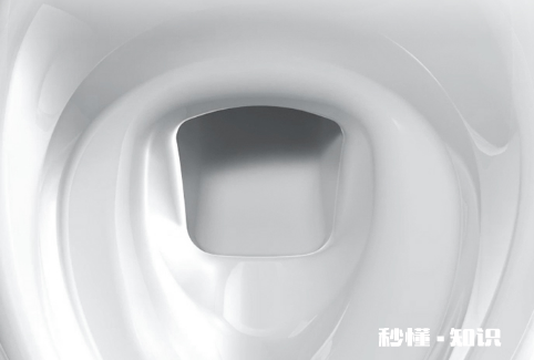 马桶上一圈小孔不出水咋办 马桶上一圈小孔怎么清理