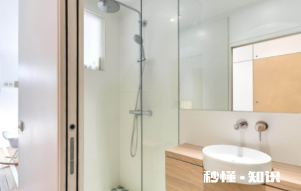 卫生间玻璃碎裂是什么原因 卫生间玻璃裂掉了可以用502胶水接吗