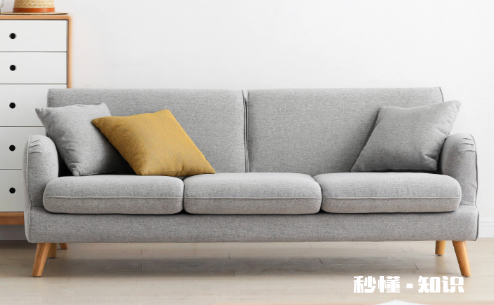 布艺沙发上的汗臭味怎么去除 沙发发出一股酸臭味怎么办