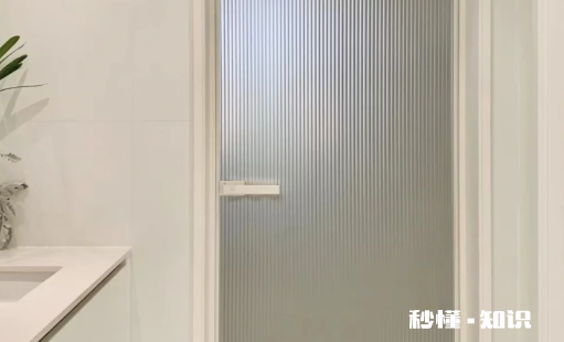 卫生间门是不是要比房间门矮一点 卫生间门用长虹玻璃还是磨砂玻璃好