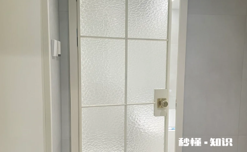 卫生间门是不是要比房间门矮一点 卫生间门用长虹玻璃还是磨砂玻璃好