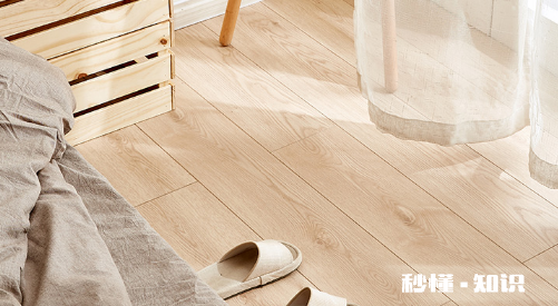 铺实木地板要放防虫剂吗 木地板一点不能沾水吗