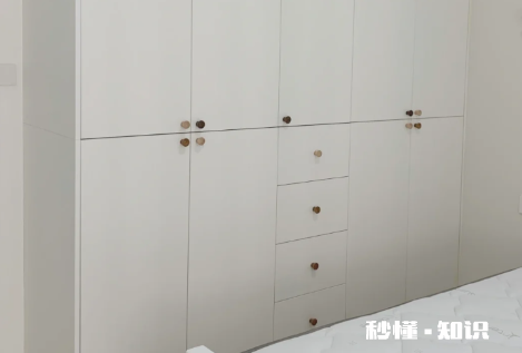 木工打衣柜是机器封边好还是手工扣 木工打衣柜是带边好还是不带边好呀