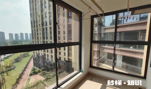 四楼封阳台要装防盗窗吗 4楼封阳台大概封什么样的
