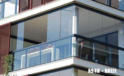 四楼封阳台要装防盗窗吗 4楼封阳台大概封什么样的
