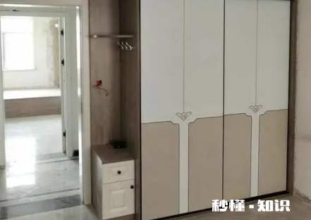 衣柜买推拉门的还是买开门的好 衣柜推拉门坏了怎么修理